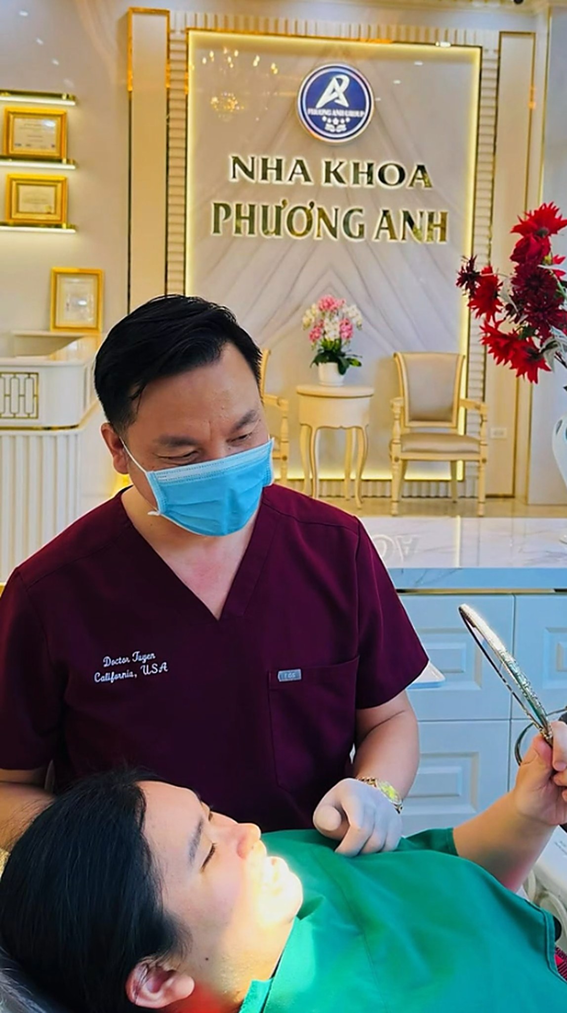 Doctor Tuyen with a patient at the clinic
